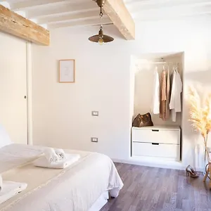 Orange Tuscany Flat Apartment